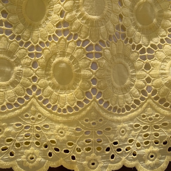 Authentic Lilly Pulitzer Small Scalloped Lace Top. - Picture 3 of 8